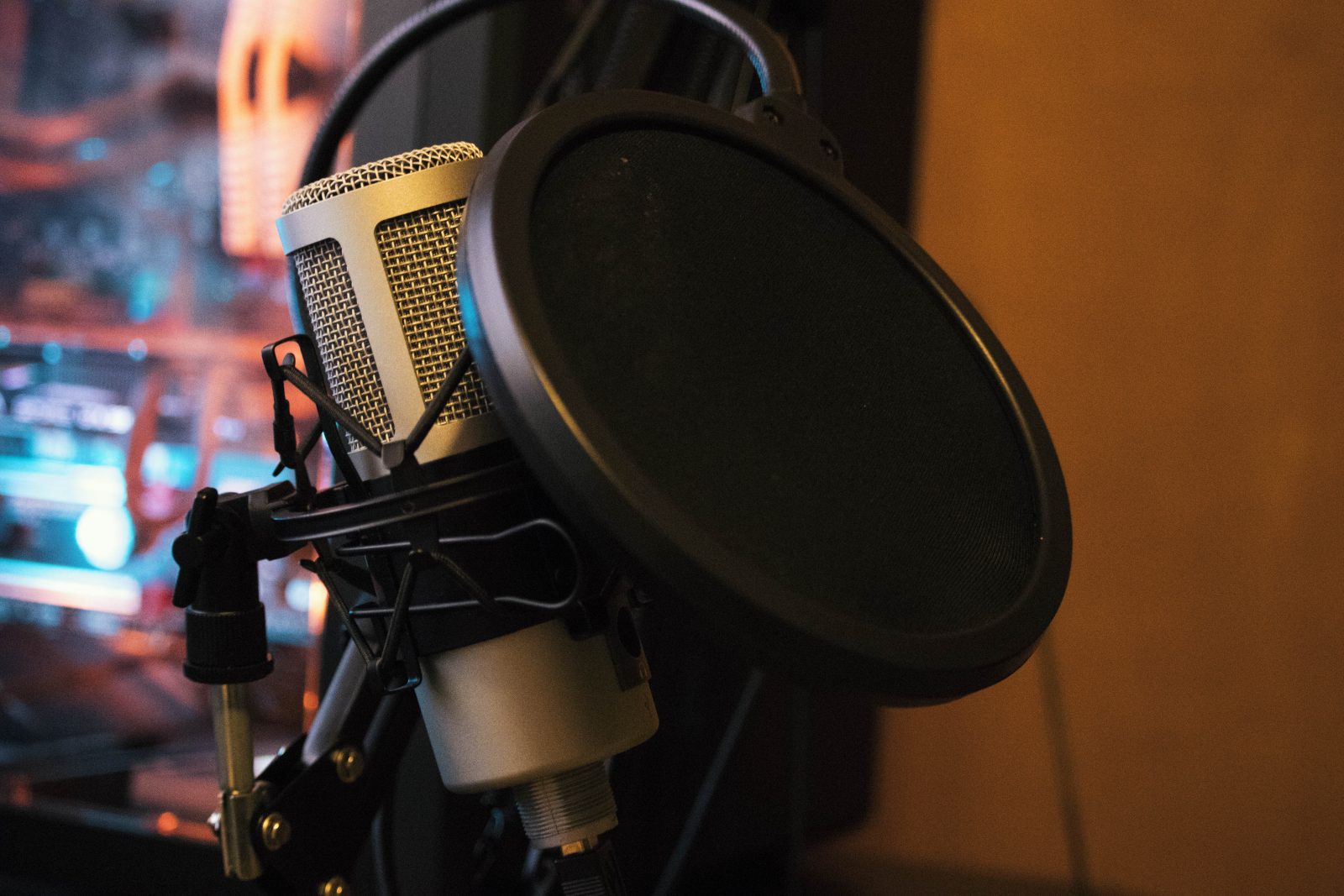 Podcasts 101: Learn How to Do Your First Podcast